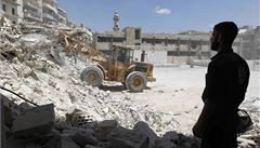 P�i náletech na syrské m�sto Aleppo zem�ely desítky lidí, mnohé z ob�tí jsou d�ti.