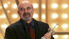 Britský herec Bob Hoskins s ocenním za celoivotní dílo na mezinárodním filomovém festivalu v San Sebastianu