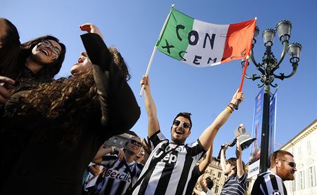 Fanouci Juventusu slaví titul v ulicích íma.