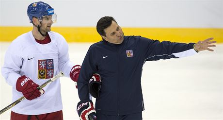 Na snímku trenér Vladimír Rika (vpravo) a obránce Jakub Kindl.