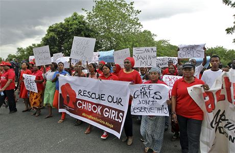 Zanedbáváte pátrání po unesených dívkách, obviují Nigerijci úady.