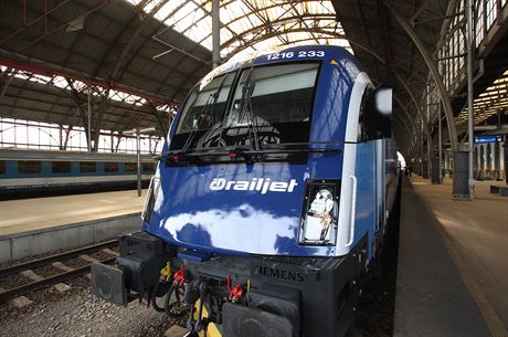Modern vlakov soupravy vyrobila firma Siemens.