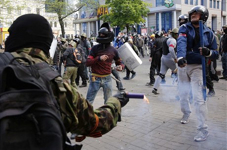 Sráky vypukly v pátek v centru Odsy na jihu Ukrajiny mezi proruskými a proukrajinskými demonstranty. 