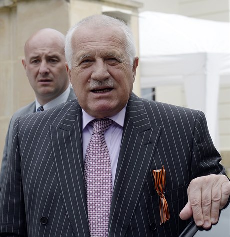 Bývalý prezident Václav Klaus navtívil 9. kvtna ruskou ambasádu