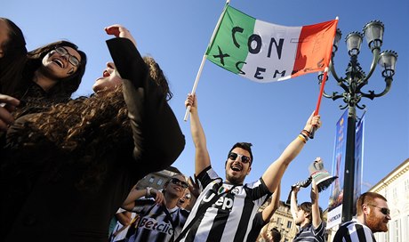 Fanouci Juventusu slaví titul v ulicích íma.