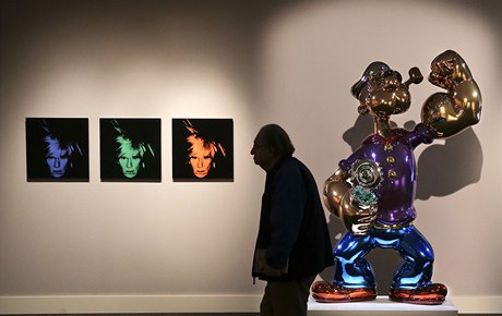 Výtvarník Jeff Koons je proslulý svými barevně kýčovitými sochami, které mnohdy vyvolávají nemalé kontroverze. Takto například pojal Pepka námořníka.