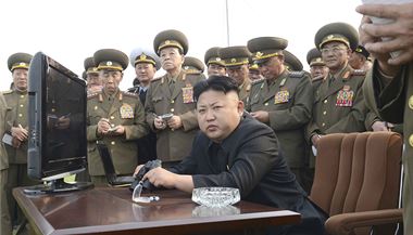 Kim ong-un s armdnmi dstojnky.