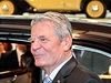 Nmecký prezident Joachim Gauck navtívil pi státní návtv eské republiky i mladoboleslavskou automobilku koda Auto.