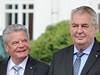 Továrnu navtívil nmecký prezident Joachim Gauck se svým eským protjkem Miloem Zemanem.