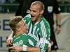 Petr Nerad z Bohemians (vlevo) se raduje z gólu se svým spoluhráem Lukáem...
