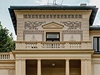 Vlastní vila stavitele Bohumila Staka ve stylu toskánské renesance (zleva) je z let 18881889.
