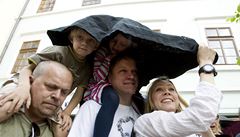 Odhalení Lavi�ky Václava Havla pa�tí do sv�tového konceptu, jeho� zám�rem je vytvo�it sí� míst ve ve�ejném prostoru, která budou p�ispívat k setkávání v duchu Havlových postoj�