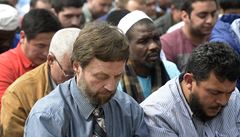 Podle muslim byl zásah zbyten tvrdý, stovalo si na nj napíklad indonéské velvyslanectví. 