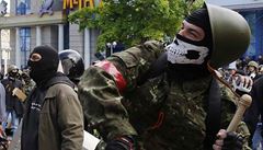 Proukrajint bojovnci v Odse: Brnme msto sami, policie nepome
