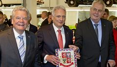 Německý prezident Gauck navštívil se Zemanem Škodu Auto