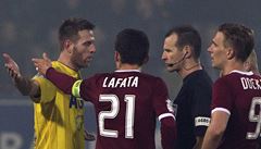 Rozmluva s rozhod�ím. V utkání Teplic se Spartou �astý jev.
