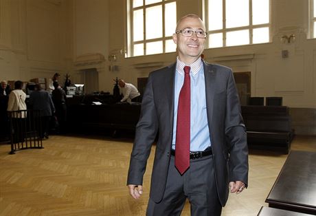 Soud exministra Bartáka nakonec zprostil viny.
