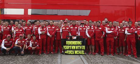 Stj Ferrari se vzkazem pro Michaela Schumachera: "Vzpomnme na tvoje prvn...