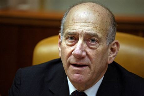 Ehud Olmert na archivním snímku z roku 2008.