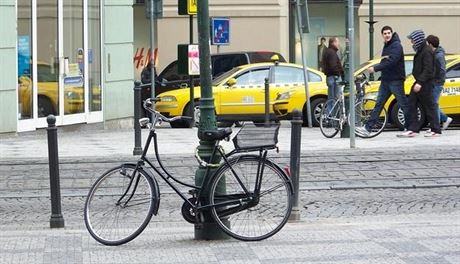 Cyklist v Praze ubylo, ale jen papírov, zlodji toti ukradli sítae.