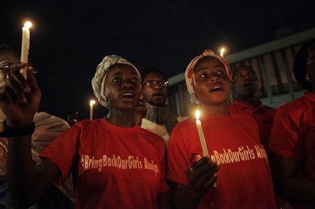 Od únosu nigerijských kolaek sektou Boko Haram uplynul msíc.