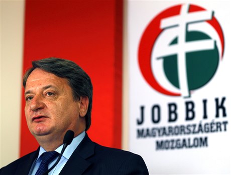 Béla Kovács je europoslancem za maarskou radikální stranu Jobbik.