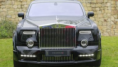 Nvtvnci mohou obdivovat pedvlen veterny Rolls-Royce, klasick limuzny...