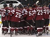 Hokejisté Lotyska slaví výhru nad Finskem