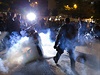 Zásah policist proti demonstrantm v Rio de Janieru.