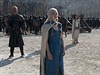 Matka drak Daenerys Targaryen (Emilia Clarkeová). Usiluje o elezný trn Sedmi...