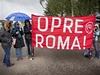 Pozstalí po obtech romského holokaustu dlouhodob volají po odstranní praseí farmy, její umístní se nelíbí ani OSN.