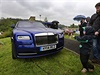 Desítky milovník aut znaek Rolls-Royce a Bentley se seli 17. kvtna v...