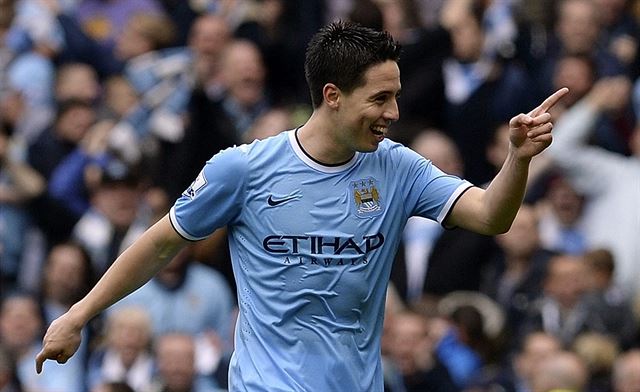 Útoník Manchesteru City Samir Nasri