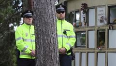 Pohřbu přihlíželi i policisté | na serveru Lidovky.cz | aktuální zprávy