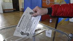 Je patrné, �e hlasovat p�icházejí lidé podporující samostatnost.