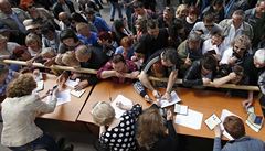 Na východ� Ukrajiny za�ala v ned�li ráno sporná referenda o samostatnosti...