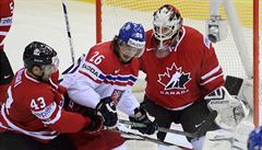 Zleva Nazem Kadri z Kanady, �eský reprezentant Martin Za�ovi� a kanadský...
