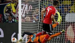 Cardozo z Benfiky pi penaltovém rozstelu trefil jen brankáovy rukavice.