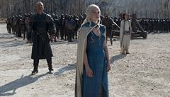 Matka drak� Daenerys Targaryen (Emilia Clarkeová). Usiluje o �elezný tr�n Sedmi...