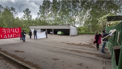 Aktivisté zahájili blokádu vepína v Letech na Písecku, který stojí na míst nkdejího pracovního tábora pro Romy.