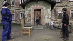 Rozčarování a údiv. Ministři navštívili byty sociálně slabých na Šluknovsku