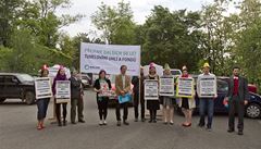 Demonstrace Hnutí Duha k 50. narozeninám uhlobarona Pavla Tyka�e.