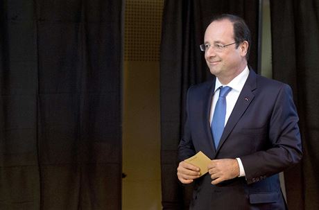 Jako dn oban se k volbm dostavil i francouzsk prezident Francois Hollande.