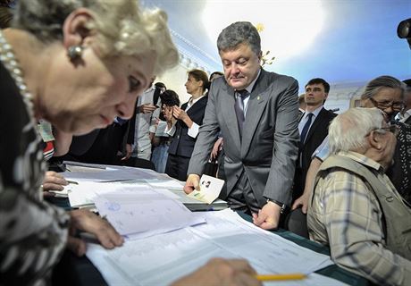 Petr Poroenko u voleb.
