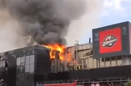 Požár hokejové arény Družba v Doněcku.