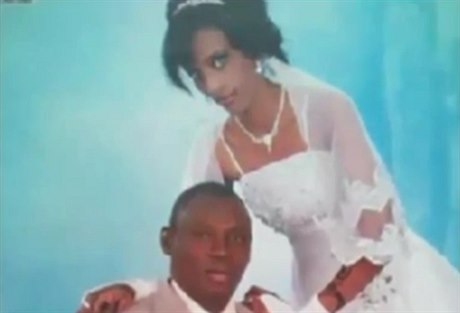 Meriam Ishagová na snímku se svým man�elem.