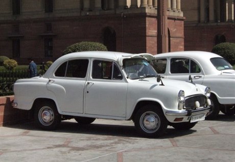 Vz znaky Ambassador indické automobilky Hindustan Motors.