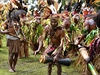 Nepestvajc bubnovn, zpvn a tanec pi pehldce na Goroka show