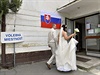 Ze svatby rovnou k volbám. Tak to vypadalo na Slovensku v Trenín.