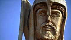 Na Chrudimsku stojí nejvtí devná socha svatého Václava v zemi